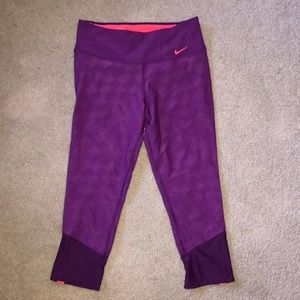 Women’s Nike Cropped Workout Leggings Size: sm